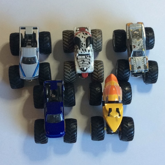 Hot Wheels Other - Hot Wheels Monster Truck Monster Mutt Instigator